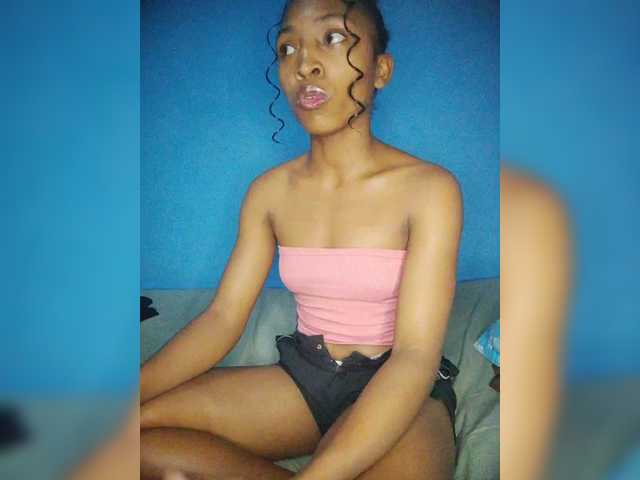 Annais19's BongaCams show and profile