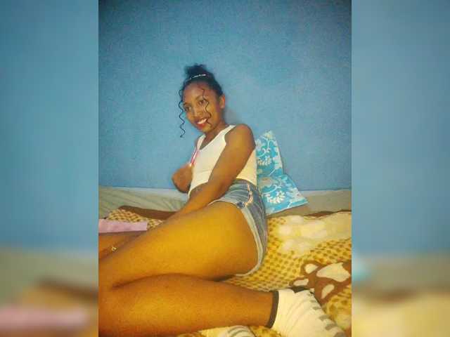 Annais19's BongaCams show and profile