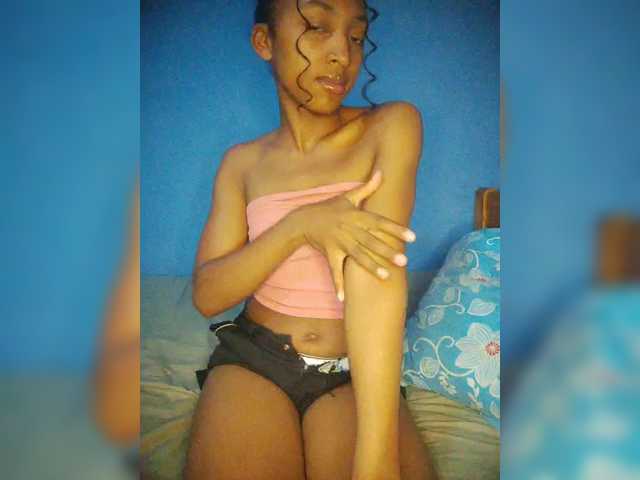 Annais19's BongaCams show and profile