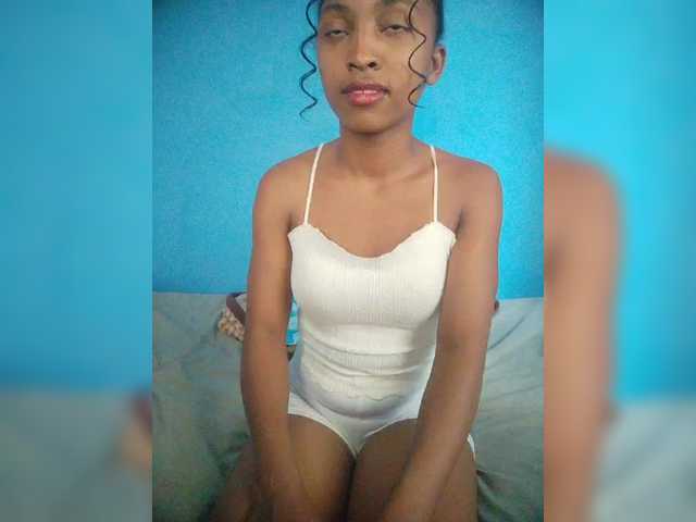 Annais19's BongaCams show and profile