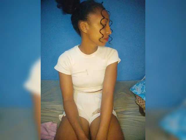 Annais19's BongaCams show and profile