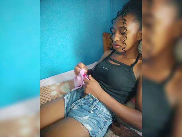 Annais19's BongaCams show and profile