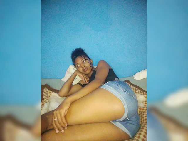 Annais19 vous attend pour discuter, flirter et plus sur bongacams