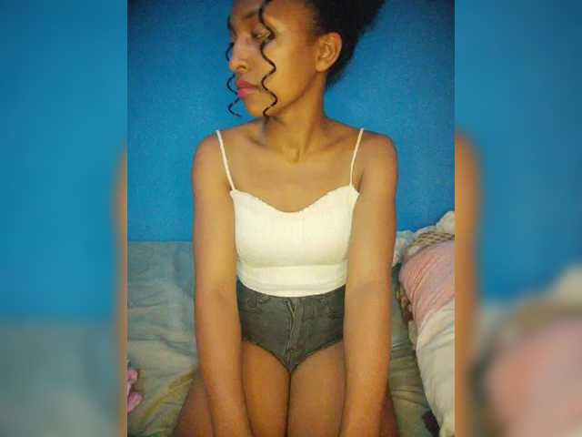 Annais19's BongaCams show and profile