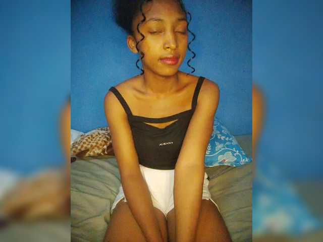 Annais19's BongaCams show and profile