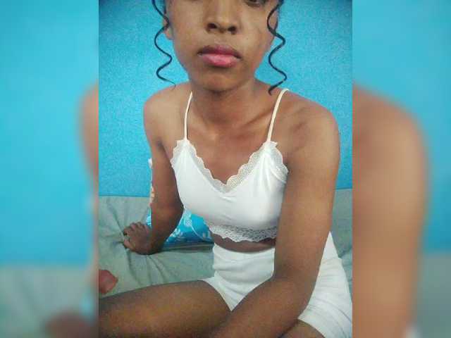 Annais19's BongaCams show and profile