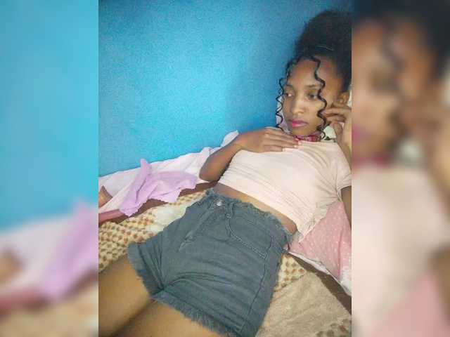 Annais19's BongaCams show and profile