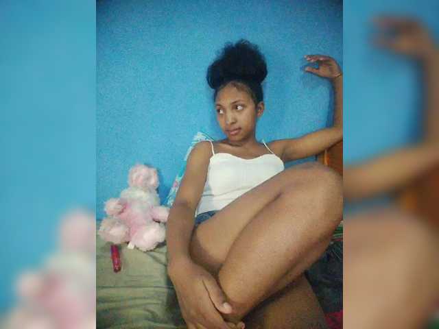 Annais19's BongaCams show and profile