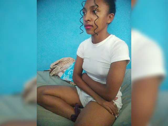 Annais19's BongaCams show and profile