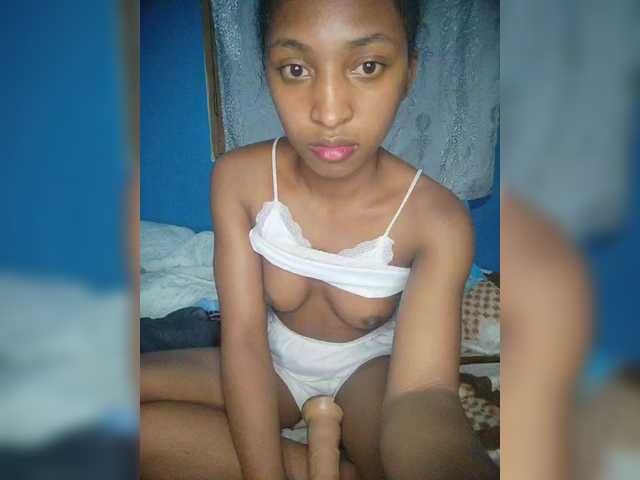 Annais19's BongaCams show and profile