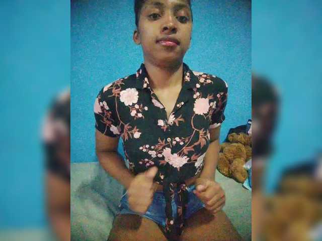 Annais19's BongaCams show and profile