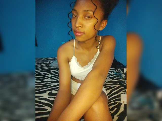 Annais19's BongaCams show and profile