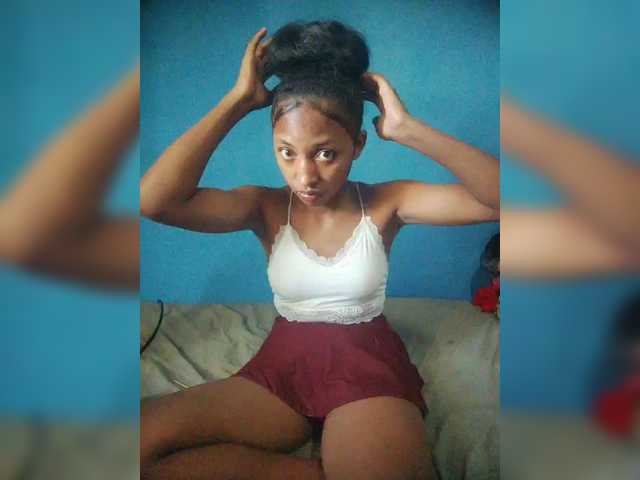 Annais19's BongaCams show and profile