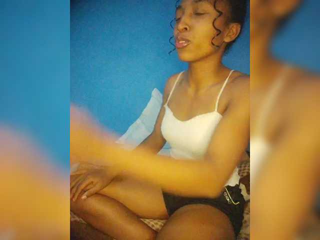 Annais19's BongaCams show and profile