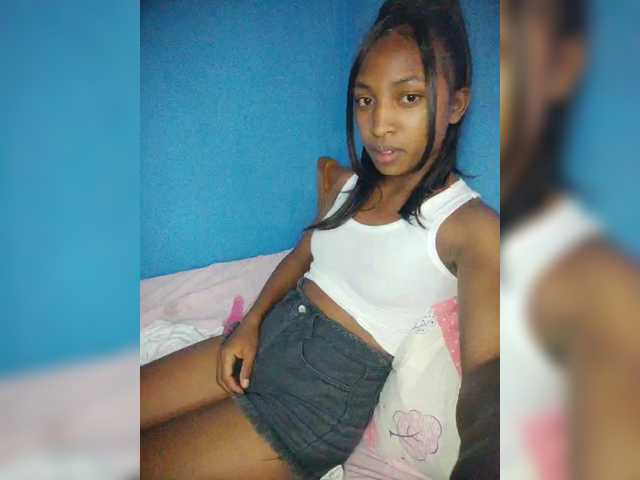 Annais19's BongaCams show and profile