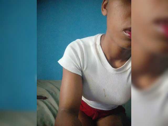 Annais19's BongaCams show and profile