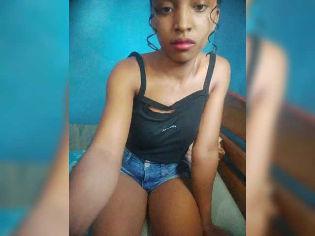 Annais19's BongaCams show and profile