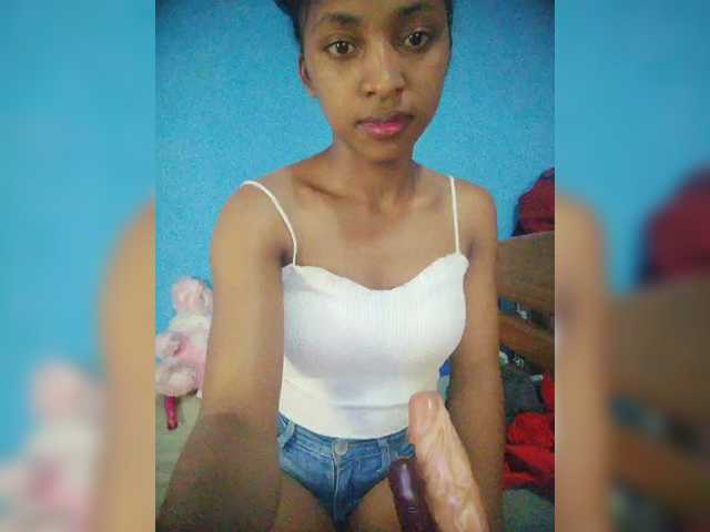 Annais19's BongaCams show and profile