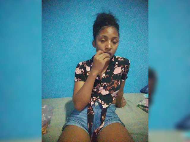 Annais19's BongaCams show and profile