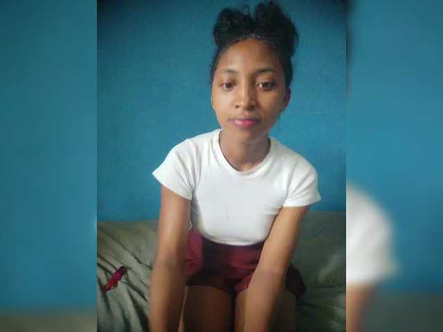 Annais19's BongaCams show and profile