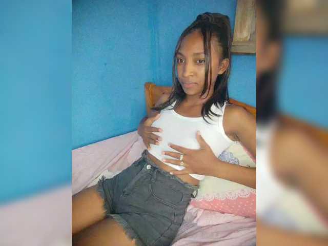 Annais19's BongaCams show and profile