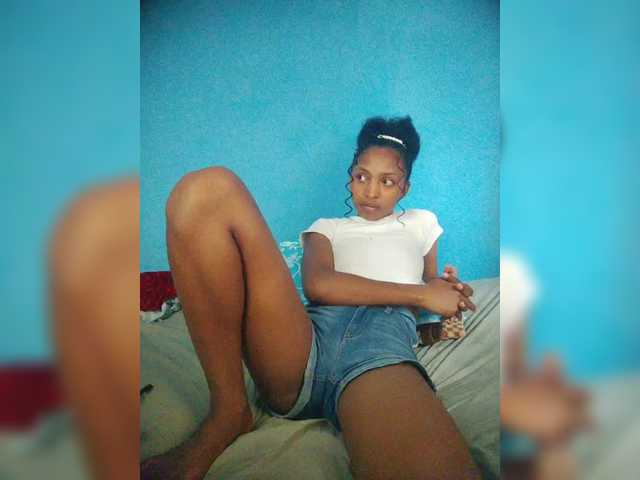 Annais19's BongaCams show and profile