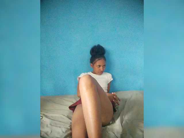 Annais19's BongaCams show and profile