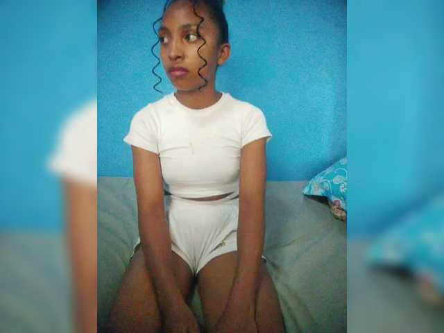 Annais19's BongaCams show and profile