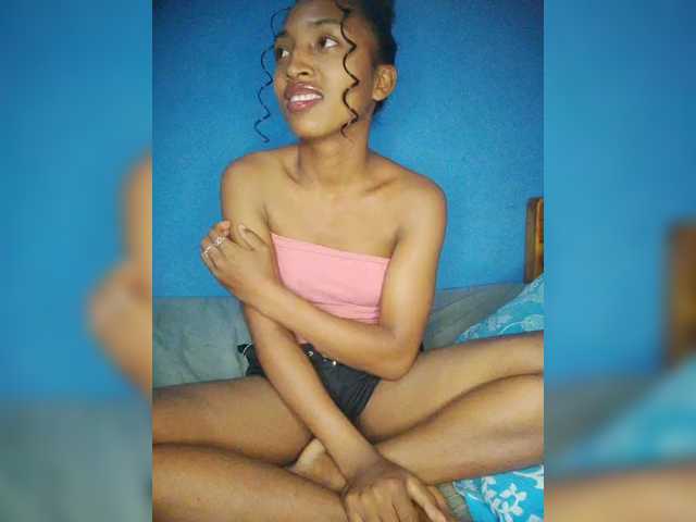 Annais19's BongaCams show and profile