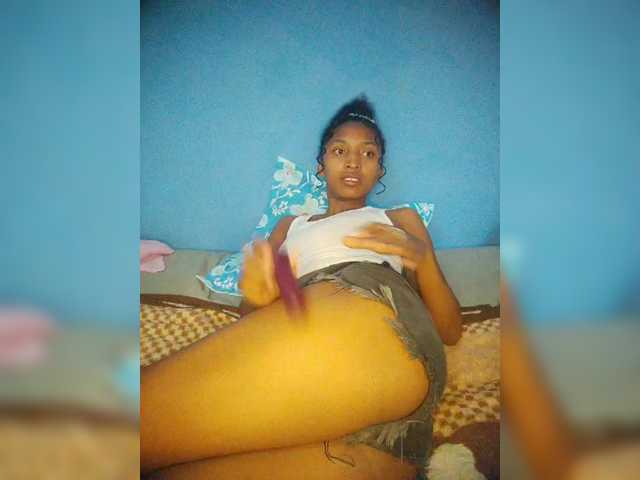 Annais19's BongaCams show and profile