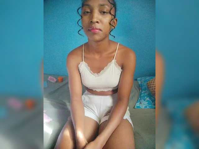 Annais19's BongaCams show and profile