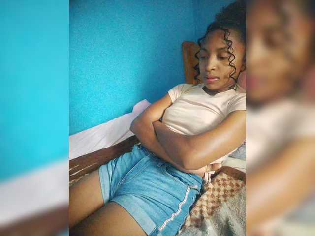 Annais19's BongaCams show and profile