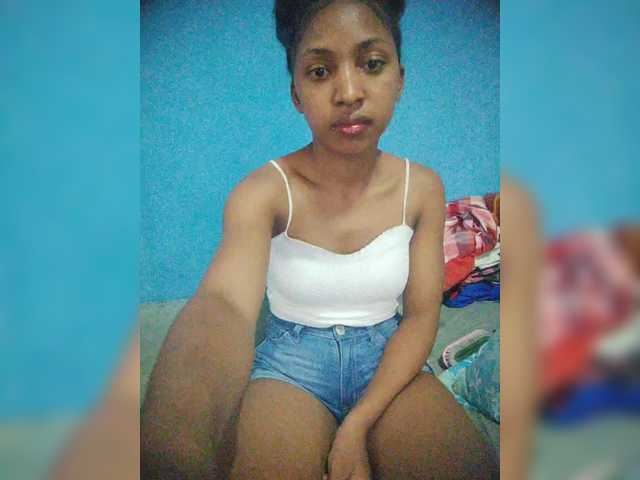 Annais19's BongaCams show and profile