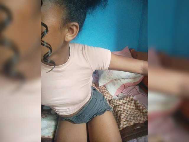 Annais19's BongaCams show and profile