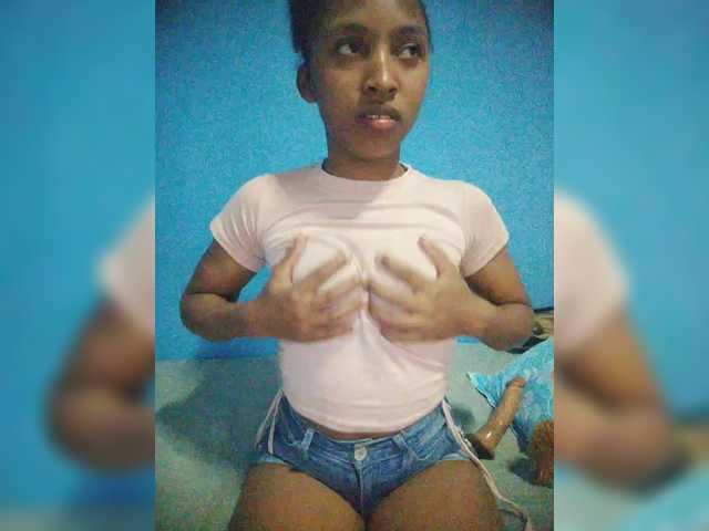 Annais19's BongaCams show and profile