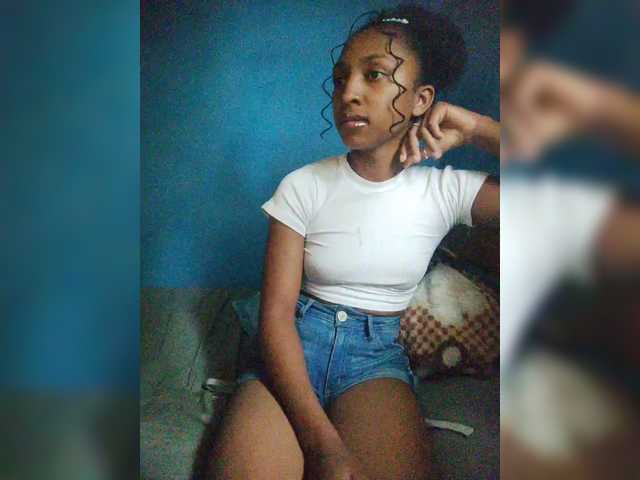 Annais19's BongaCams show and profile