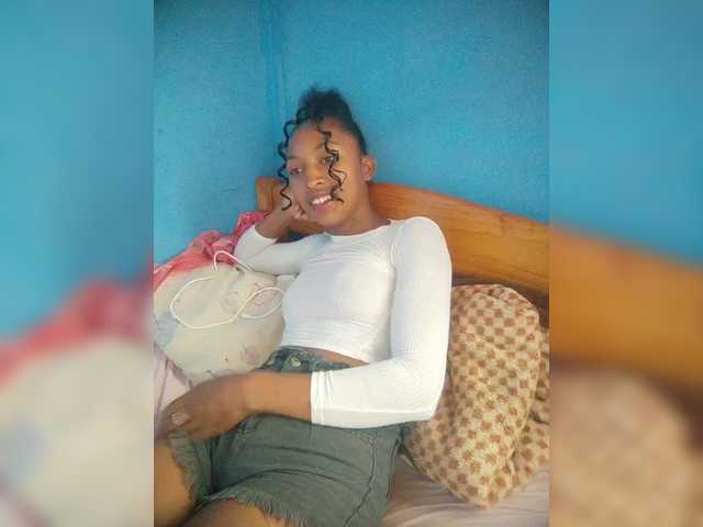 Annais19's BongaCams show and profile