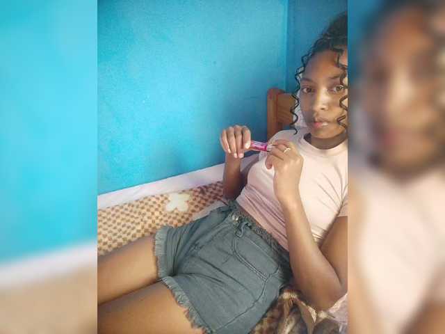 Annais19's BongaCams show and profile