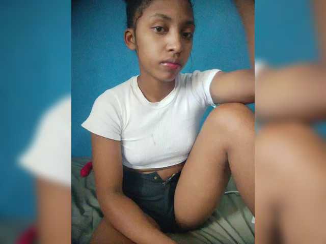 Annais19's BongaCams show and profile