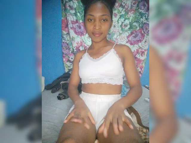 Annais19's BongaCams show and profile