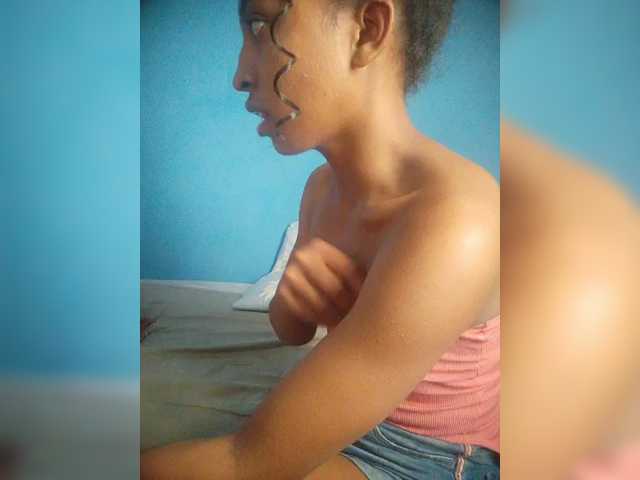 Annais19's BongaCams show and profile