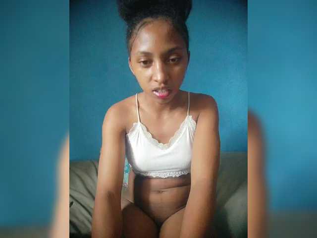 Annais19's BongaCams show and profile