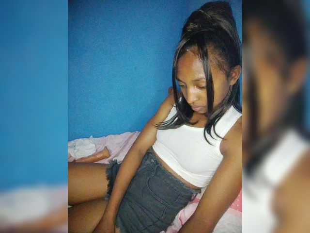 Annais19's BongaCams show and profile