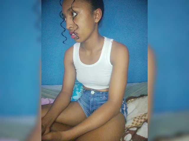 Annais19's BongaCams show and profile