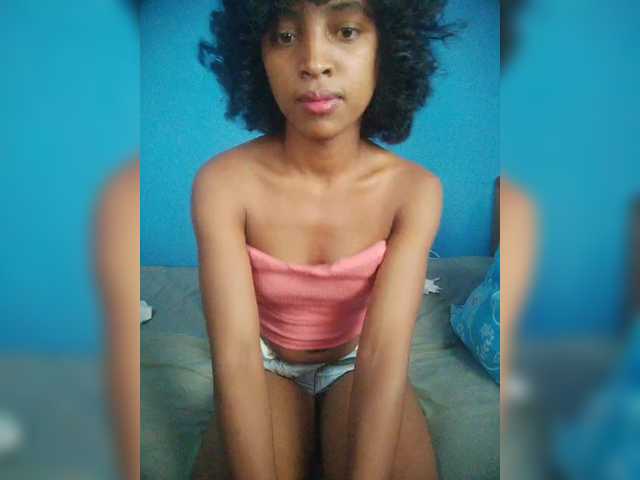 Annais19's BongaCams show and profile