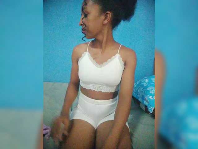 Annais19's BongaCams show and profile