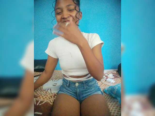 Annais19's BongaCams show and profile