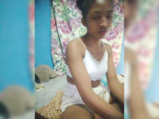 Annais19's BongaCams show and profile