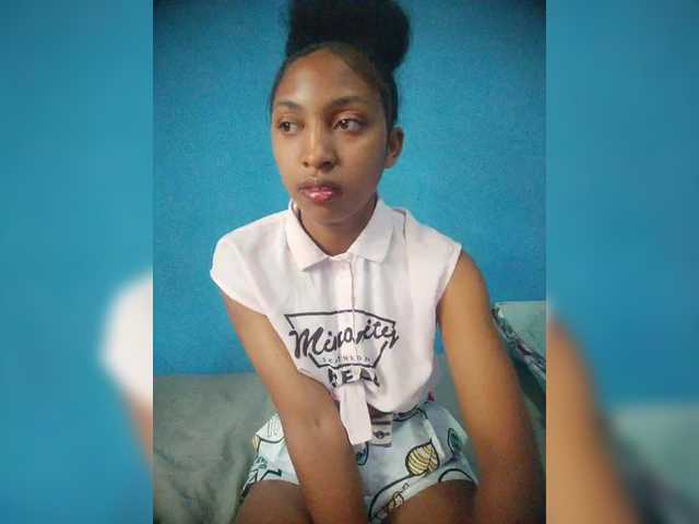 Annais19's BongaCams show and profile