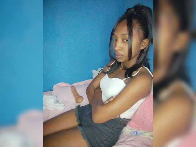 Annais19's BongaCams show and profile